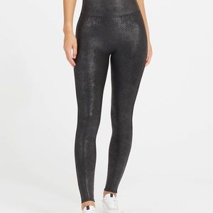 Spans faux leather, pebbled leggings, size medium
